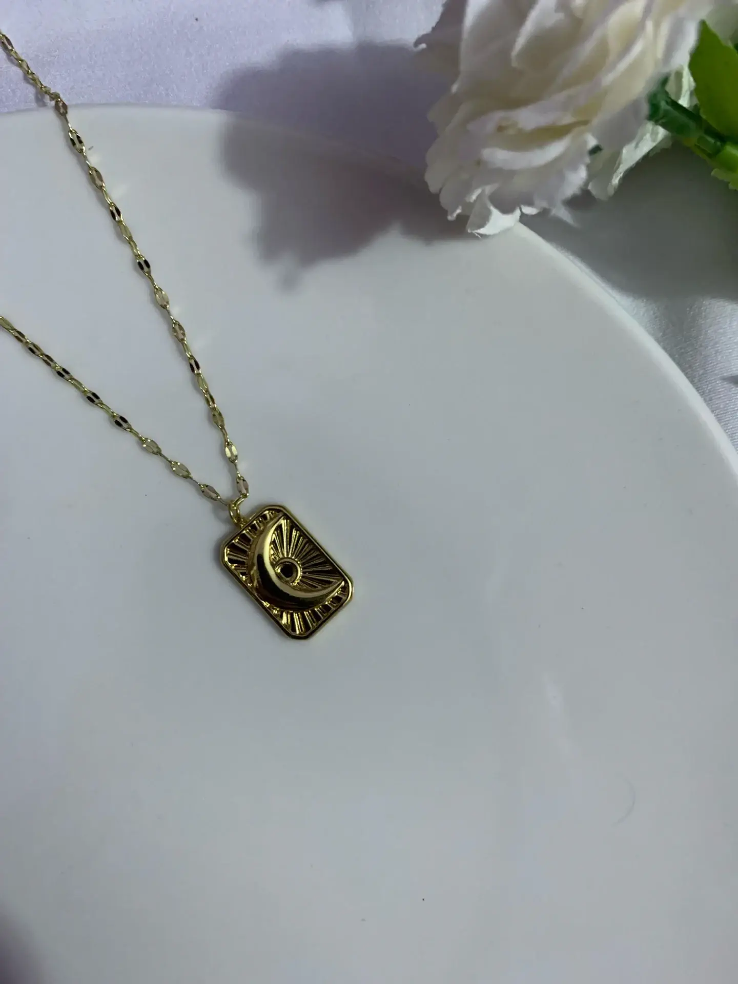 قلاده ضىّ